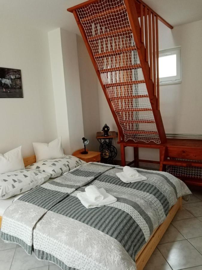 Eoetvoes Nyaralo Villa Сиофок Екстериор снимка