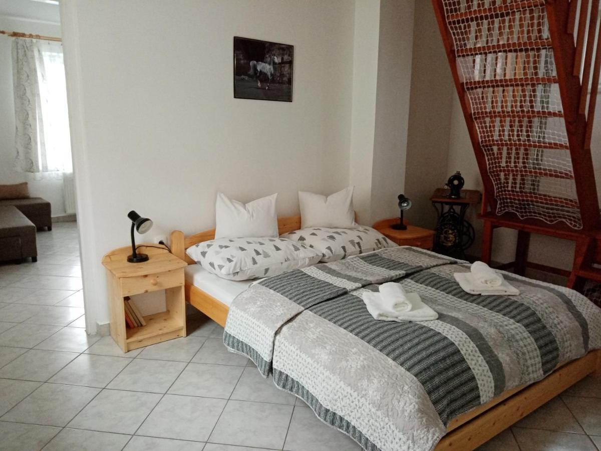 Eoetvoes Nyaralo Villa Сиофок Екстериор снимка