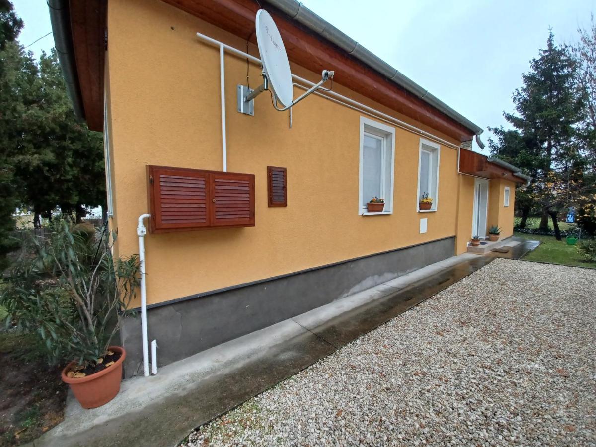 Eoetvoes Nyaralo Villa Сиофок Екстериор снимка